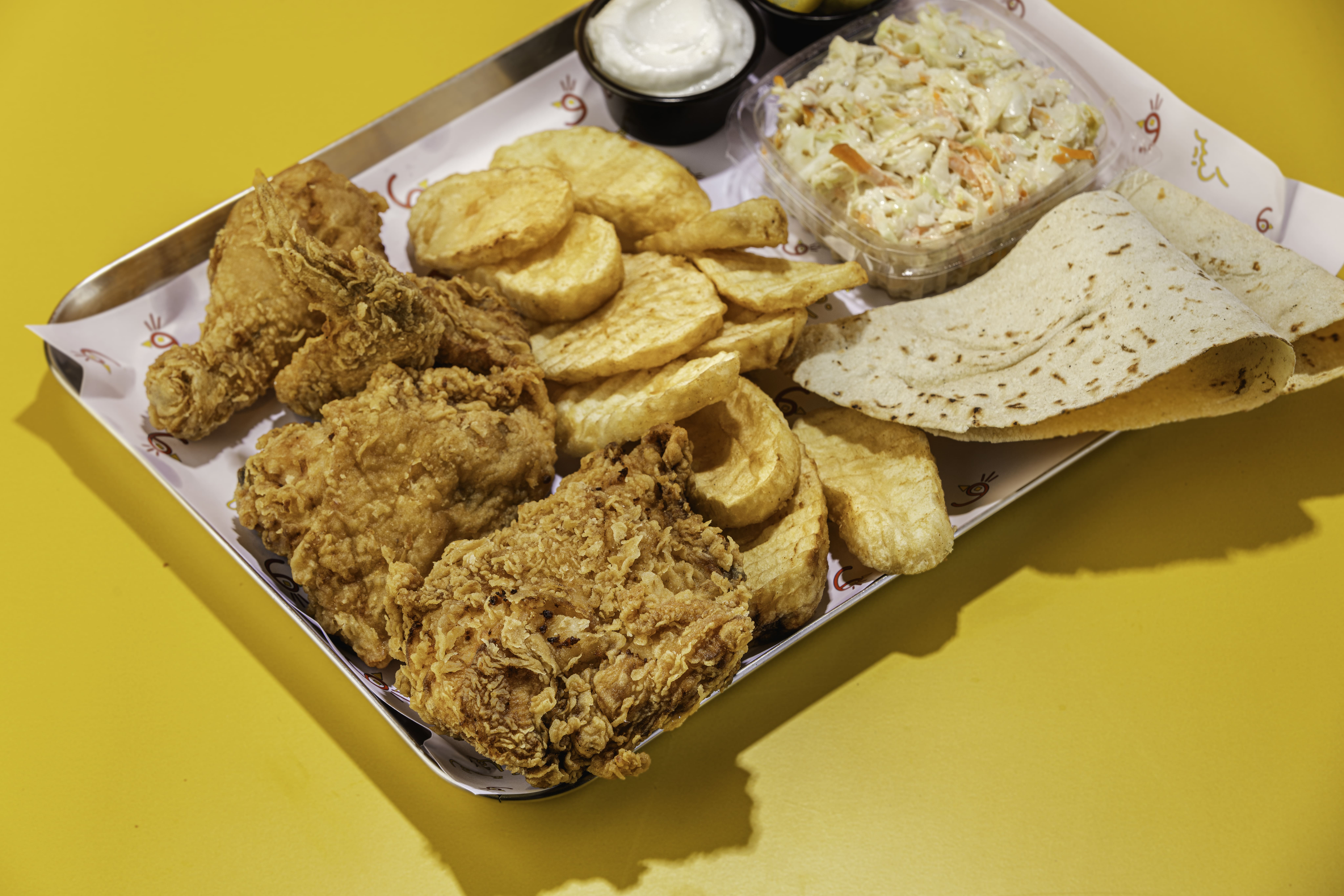 Broasted 8 pcs (fries / 2 pickles / 3 garlic / 2 coleslaw)